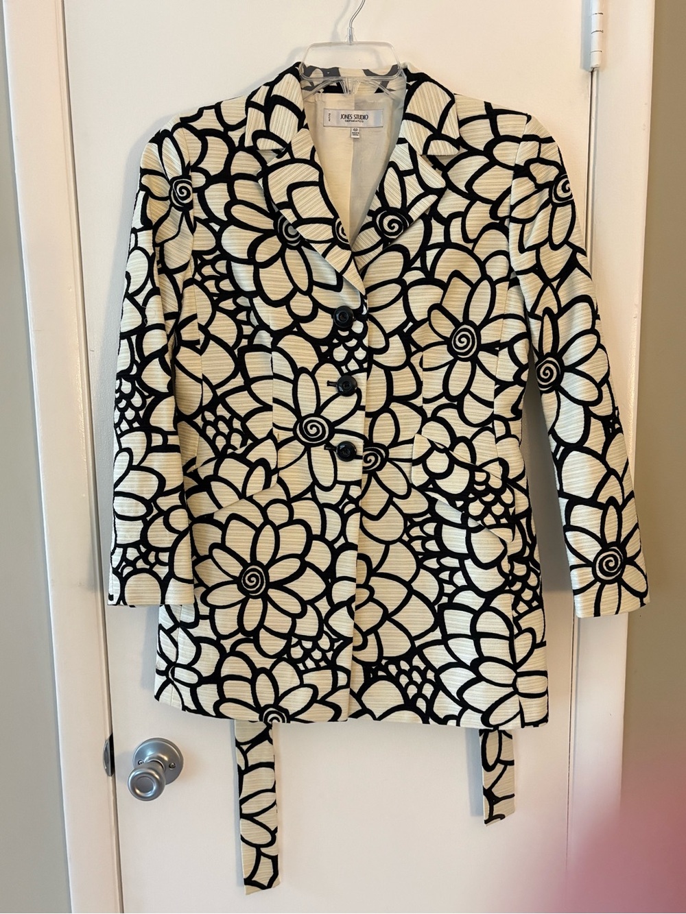 Jones Studio Black and Cream Floral Belted Blazer